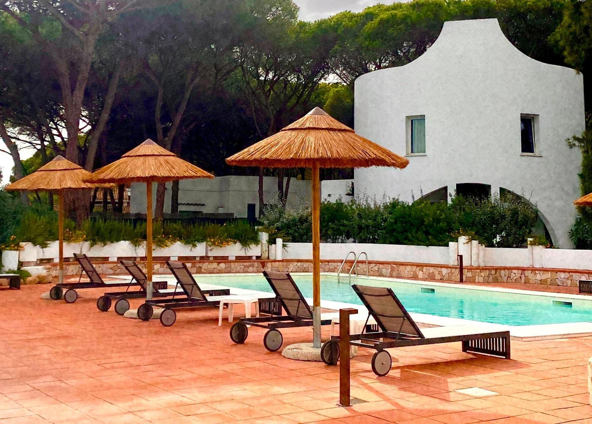 Hotel Mare Pineta Santa Margherita di Pula Ngoại thất bức ảnh