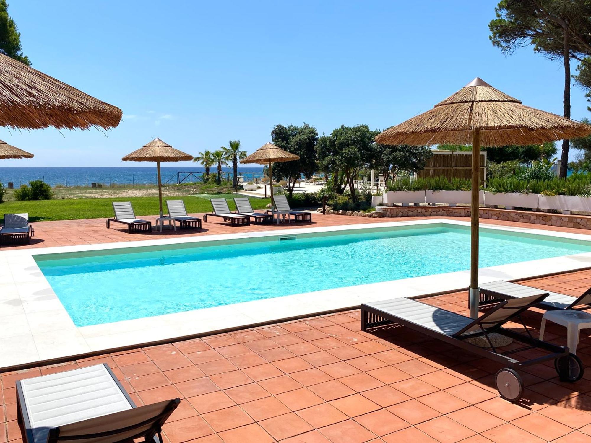 Hotel Mare Pineta Santa Margherita di Pula Ngoại thất bức ảnh
