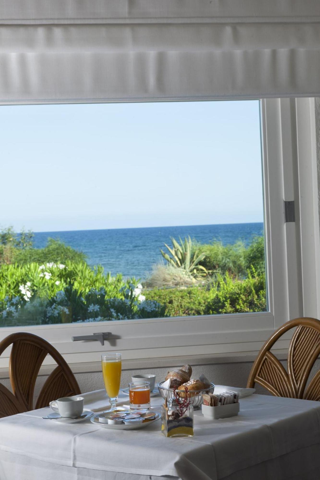 Hotel Mare Pineta Santa Margherita di Pula Ngoại thất bức ảnh